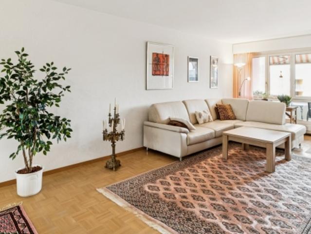 Lichtdurchflutete Wohnung mit Teilseesicht und Potenzial