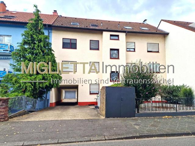 Lichtdurchflutete Wohnung mit Balkon und Garage