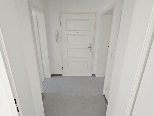 Lichtdurchflutete Wohnung mit Fenster in Bad und Küche – ideal für Singles & Paare