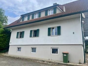Lichtdurchflutete Wohnung mit Gartennutzung
