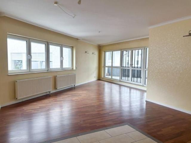Lichtdurchflutete Wohnung mit großer Loggia & Stellplatz