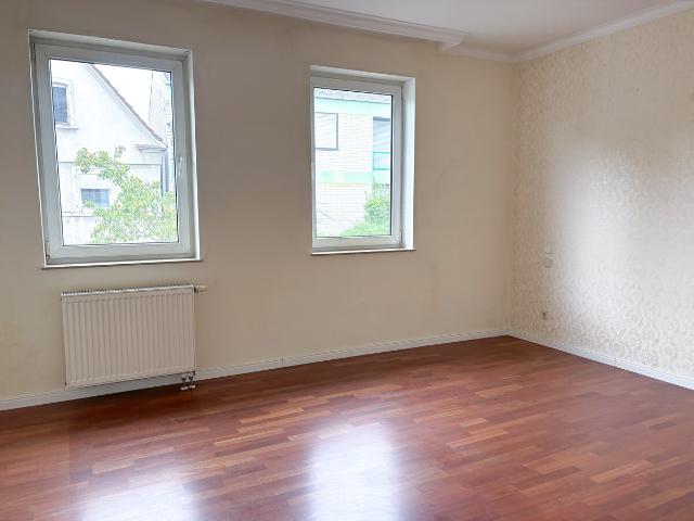 Lichtdurchflutete Wohnung mit großer Loggia & Stellplatz