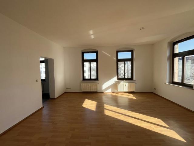 Lichtdurchflutete Wohnung mit grünem Innenhoft – wird für Sie neu saniert