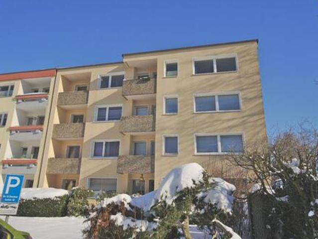 Lichtdurchflutete Wohnung mit Küche und Balkon