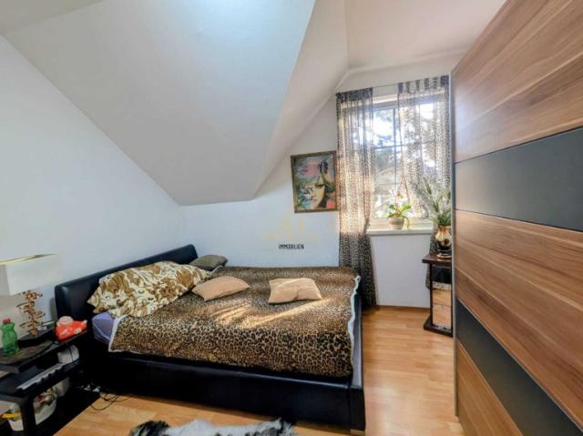 Lichtdurchflutete, zentrale Dachgeschosswohnung in Ansfelden: 144m², 4 Zimmer, Garten & 3 Stellplätze!
