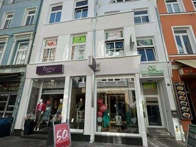 Lichtdurchflutete Altbau Wohnung mit Dachterrasse in der Rostocker Innenstadt
