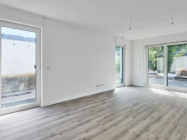Lichtdurchflutete Architektenwohnung mit Terrasse