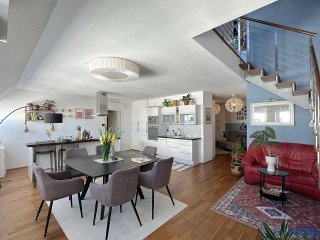 Lichtdurchflutete ca. 130m² Dachgeschoss Maisonette mit Dachterrasse und Weitblick