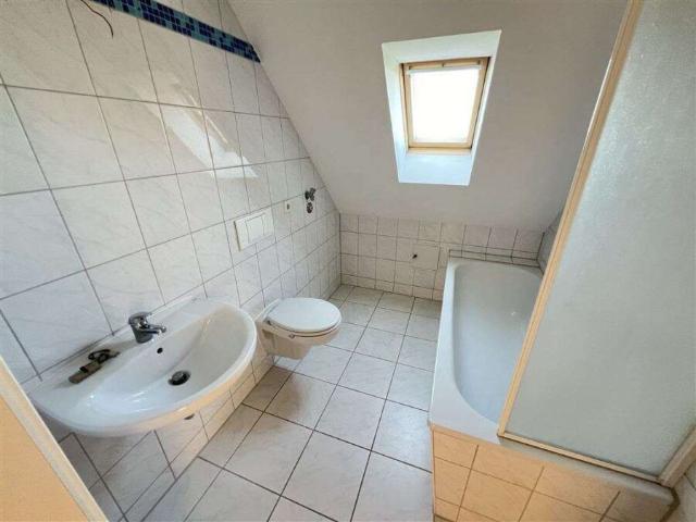 Lichtdurchflutete Dachgeschosswohnung mit 3 Zimmern in Zeitz Forststraße