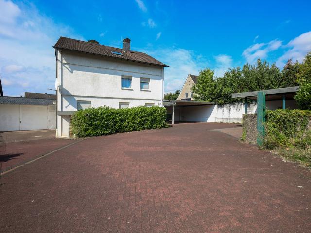 Lichtdurchflutete Dachgeschosswohnung mit Blick ins Grüne