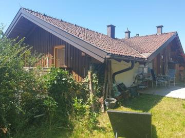 Lichtdurchflutete Dachgeschosswohnung mit eigenem Garten Nähe Fuschlsee