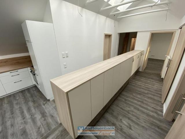 lichtdurchflutete Dachgeschosswohnung mit Klimanlage, Einbauküche usw. in Waidhofen