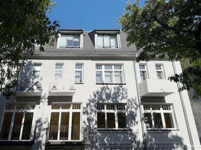 Lichtdurchflutete Dachgeschosswohnung mit privater Aufdachterrasse