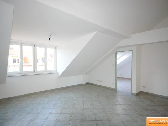 Lichtdurchflutete Dachgeschoßwohnung mit sehr großer Terrasse in der Wolfganggasse