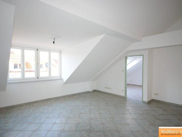 Lichtdurchflutete Dachgeschoßwohnung mit sehr großer Terrasse in der Wolfganggasse