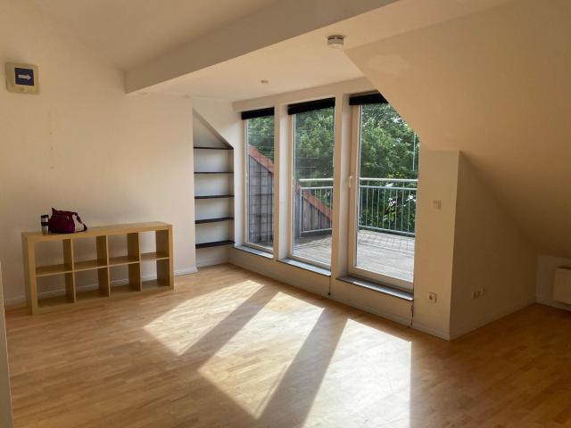 Lichtdurchflutete Dachgeschoßwohnung in Barmbek Nord mit eigenem Stellplatz