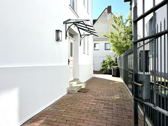 Lichtdurchflutete Dachgeschosswohnung in charmantem Altbau in Innenstadtlage