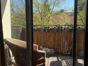 Lichtdurchflutete Dachgeschoss Maisonette mit 3 Balkonen & Weitblick mit TG Stellplatz