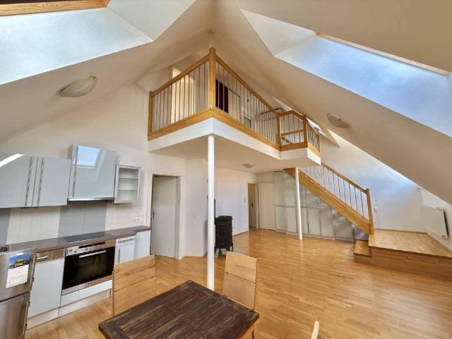 Lichtdurchflutete Dachgeschoss Maisonette mit Galerie und großzügiger 29 m² Dachterrasse
