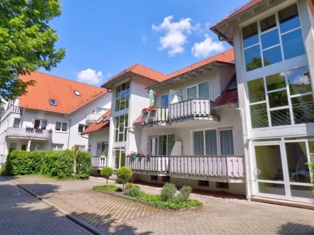 Lichtdurchflutete Dachgeschoss Wohnung mit 3 Zimmern und Tiefgaragenstellplatz