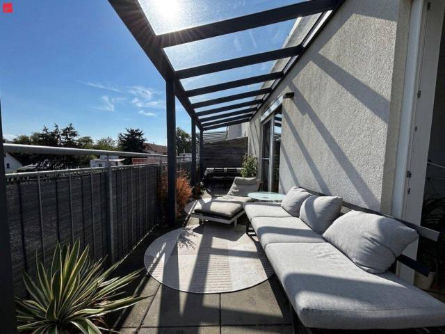 Lichtdurchflutete Dachgeschoss Wohnung mit großer Terrasse!