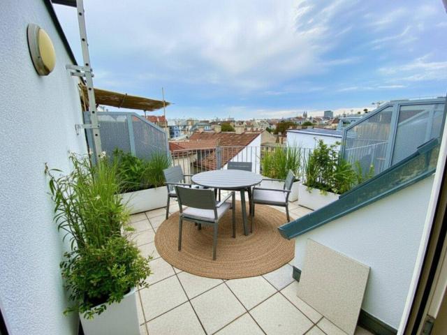 sommerangebot: 50 % weniger Provision bis 31.08.2026 Lichtdurchflutete Dachgeschoss Wohnung mit Terrasse