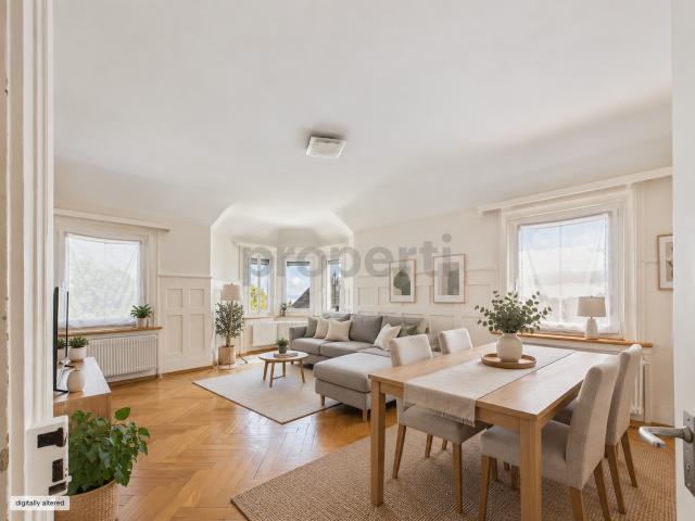 Lichtdurchflutete Dachwohnung, Einstellhallenplatz & Zentrale Lage!