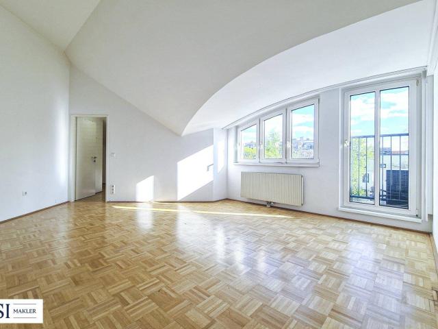 Lichtdurchflutete Dachwohnung mit weitläufigem Grünblick!