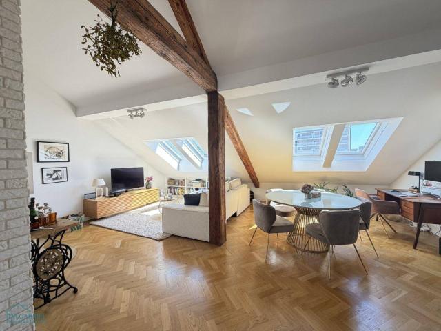 LICHTDURCHFLUTETE DACHTERRASSENWOHNUNG MIT VIEL FLAIR