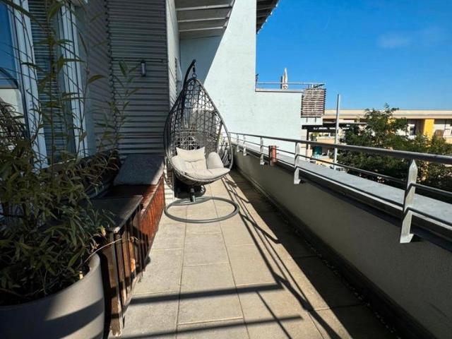 Lichtdurchflutete DG Wohnung mit 3,60 m Raumhöhe, Südte