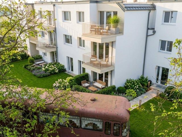 Lichtdurchflutete DG Wohnung mit exklusivem Schneebergblick