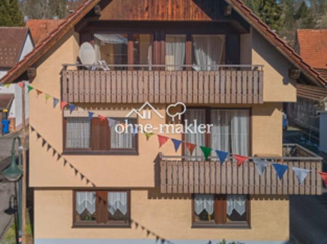 Lichtdurchflutete Doppelhaushälfte mit Balkon und Garage