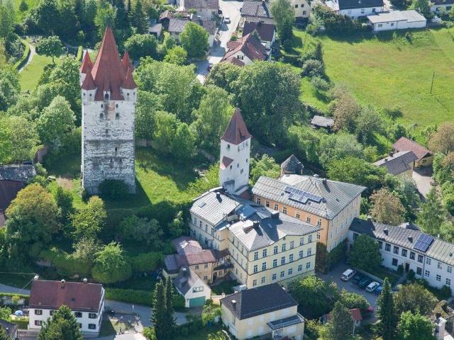 Lichtdurchflutete Eigentumswohnung am Waldrand – Nähe München