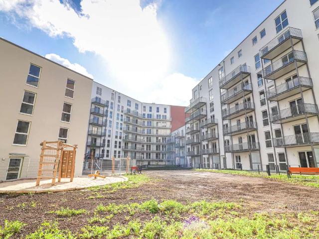 Lichtdurchflutete Eleganz: stilvolle 4 Zimmer Wohnung mit Balkon & moderner Einbauküche