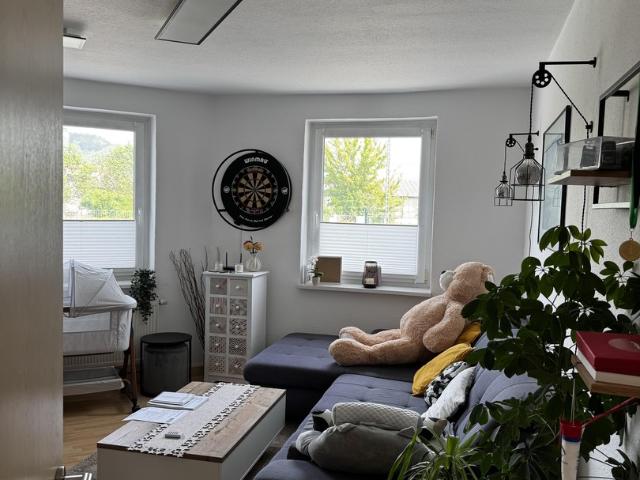 Lichtdurchflutete Erdgeschoss Wohnung | 2 Zimmer, Wohnküche, Balkon, Badewanne | WG geeignet