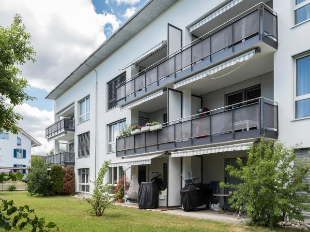 Lichtdurchflutete Erdgeschosswohnung mit Gartensitzplatz