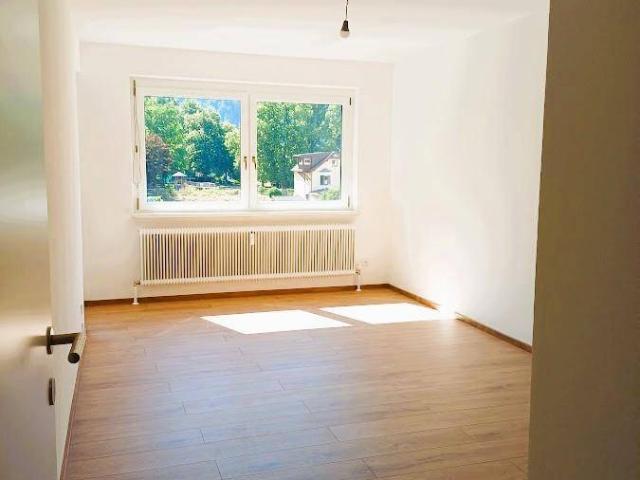 Lichtdurchflutete, generalsanierte 2 Zimmer Wohnung mit Balkon in Kufstein – ab sofort zu vermieten