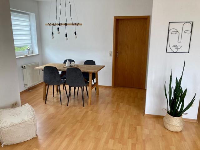 Lichtdurchflutete, gepflegte 2,5 Zimmer Wohnung