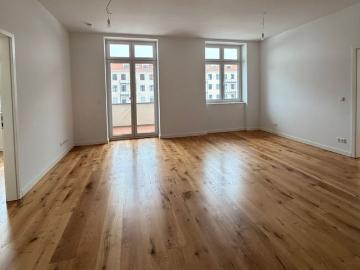 Lichtdurchflutete, großzügige 3 Zimmer Wohnung mit viel Raum für Paare und kleine Familien