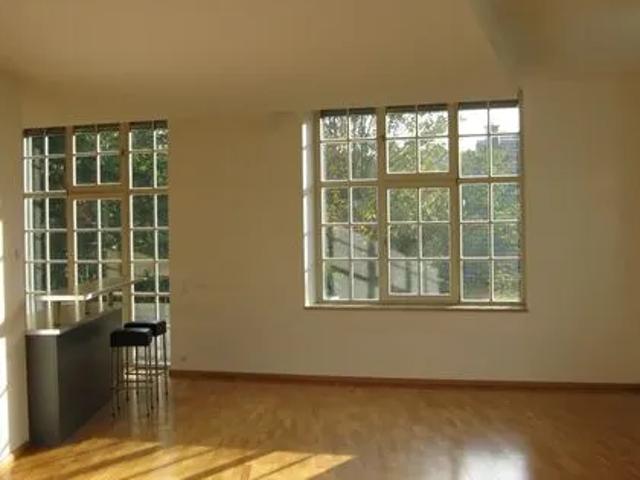 Lichtdurchflutete Loft Wohnung mit schicker Einbauküche und Aufzug