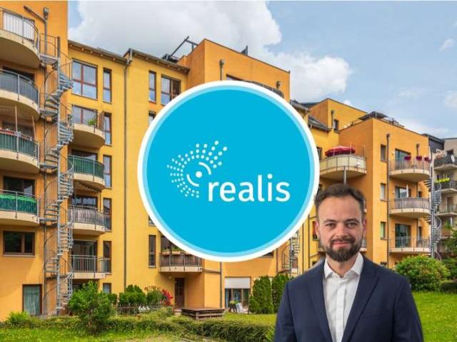 Lichtdurchflutete Maisonette mit Dachterrasse, 2 Bädern und 2 Stellplätzen in zentraler Lage