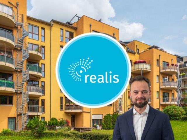 Lichtdurchflutete Maisonette mit Dachterrasse, 2 Bädern und 2 Stellplätzen in zentraler Lage