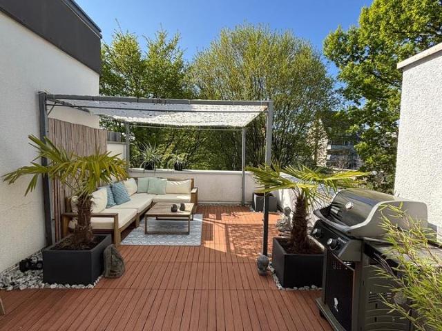 Lichtdurchflutete Maisonette mit Dachterrasse in Köln Weiden