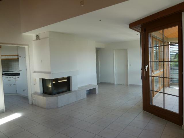 Lichtdurchflutete Maisonette, sonniger Balkon und effiziente Fussbodenheizung