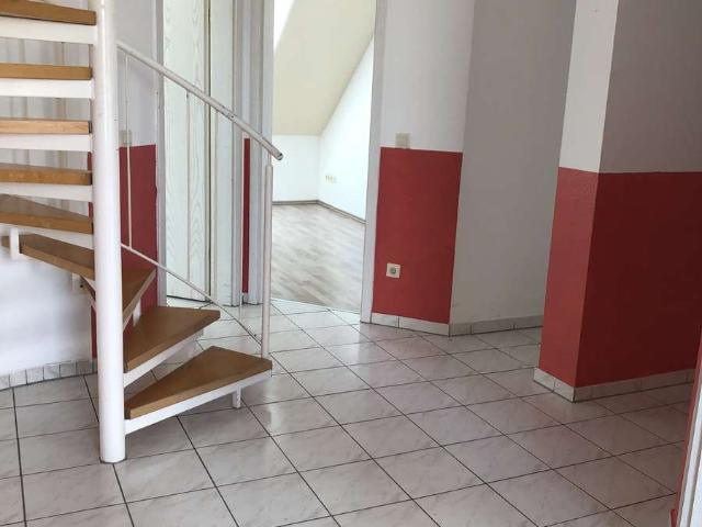 Lichtdurchflutete Maisonette Wohnung mit Balkon und Blick ins Grüne / Am Markt 2_WE 12