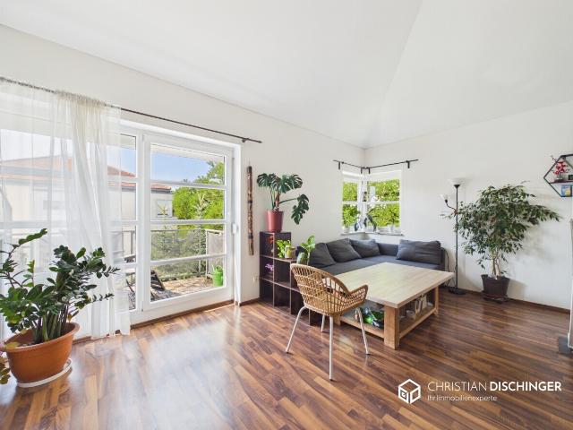 Lichtdurchflutete Maisonette Wohnung mit Galerie und zwei Balkonen