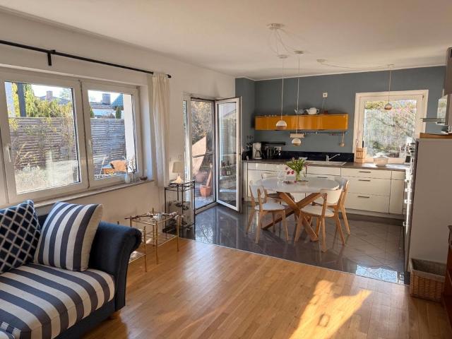 Lichtdurchflutete Maisonette Wohnung mit Gartenidylle