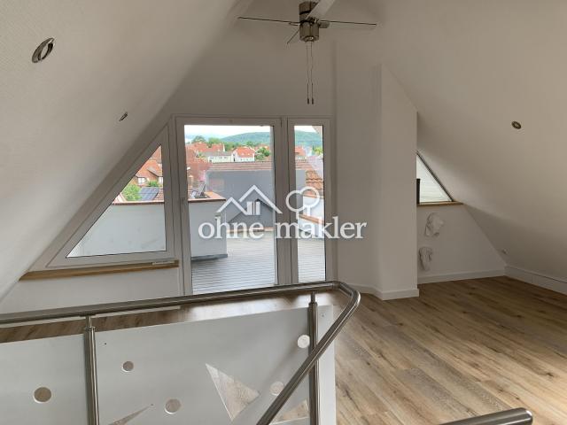 Großzügige 4 Zimmer Maisonette mit Dachterrasse, Kamin und Albtraufblick
