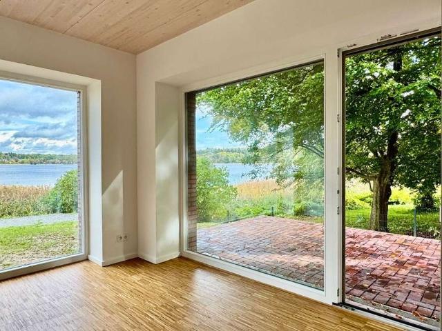 Lichtdurchflutete Maisonettewohnung mit Seeblick und Stegzugang direkt am Großen Pönitzer See