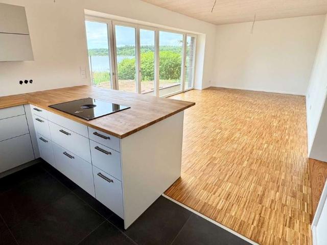 Lichtdurchflutete Maisonettewohnung mit Seeblick und Stegzugang direkt am Großen Pönitzer See
